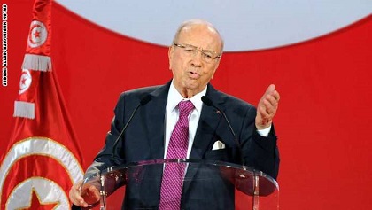 إعلامي تونسي يُقاضي رئيس بلاده بسبب إسناده وسامًا 